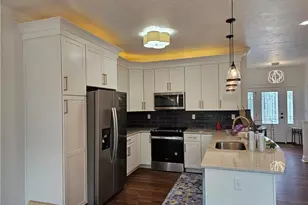 810 S 10th St, New Stanton, PA 15697 - Photo 4