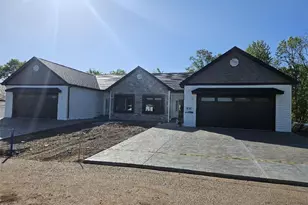 804 S 10th St, Youngwood, PA 15697 - Photo 1