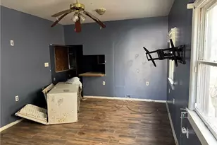 407 Spruce St, New Castle, PA 16101 - Photo 4