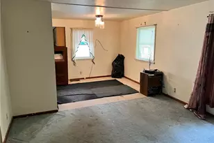 4 Woodbine Dr, Hempfield Township, PA 16125 - Photo 4