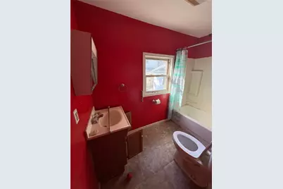 810 10th St, Stowe Township, PA 15136 - Photo 6