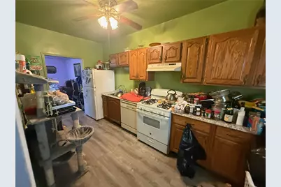 810 10th St, Stowe Township, PA 15136 - Photo 2