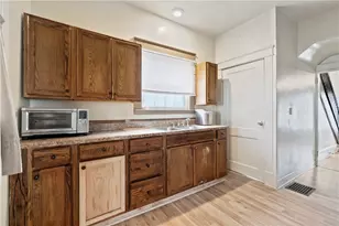 11 E Moody Ave, New Castle, PA 16101 - Photo 8