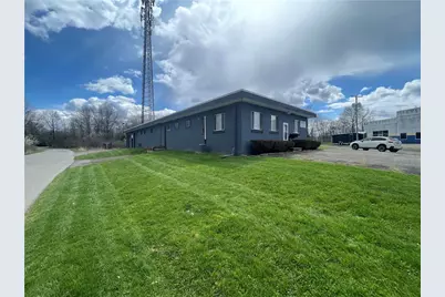 10 Rhoda St, Farrell, PA 16121 - Photo 2