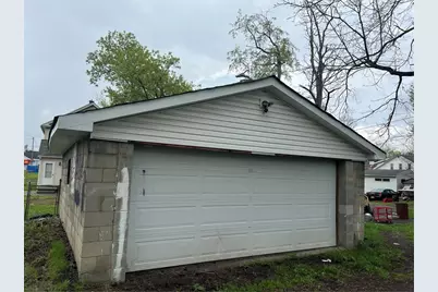 627 Raymond St, New Castle, PA 16101 - Photo 2