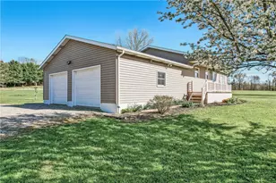 240 Hamburg Rd, Hempfield Township, PA 16125 - Photo 6