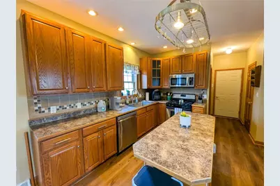 91 Green Manor Dr, Summit Township, PA 16002 - Photo 8