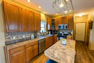 91 Green Manor Dr, Summit Township, PA 16002 - Photo 8