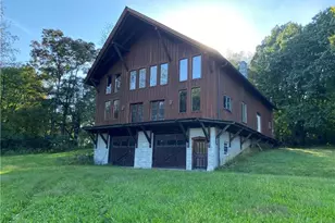 461 Grove St, Hermitage, PA 16148 - Photo 2