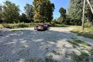 949 Rolling Meadows Rd, Franklin Township, PA 15370 - Photo 2