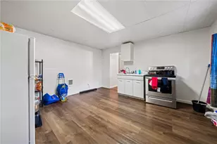 425 Agatha, Pitcairn, PA 15140 - Photo 14