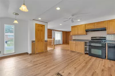 1040 Catherine Dr, Conway, PA 15027 - Photo 12