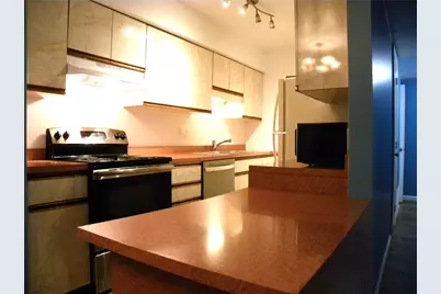 1080 Chatham Park Dr #F, Scott Township, PA 15216 - Photo 4