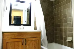 1080 Chatham Park Dr, Scott Township, PA 15216 - Photo 12