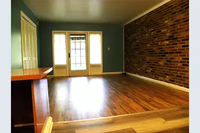 1080 Chatham Park Dr #F, Scott Township, PA 15216 - Photo 2