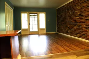 1080 Chatham Park Dr, Scott Township, PA 15216 - Photo 2