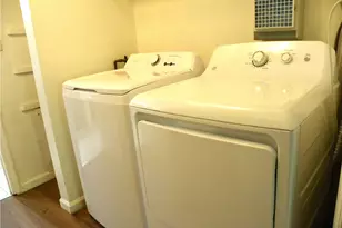 1080 Chatham Park Dr, Scott Township, PA 15216 - Photo 14