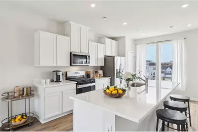 181 Sweetwater Drive, Moon/Crescent Twp, PA 15108 - Photo 4