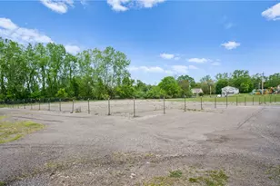 1046 Butler St, New Castle, PA 16101 - Photo 4