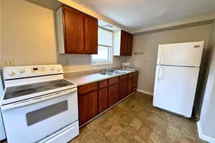 704 S Center St, Grove City Boro, PA 16127 - Photo 14