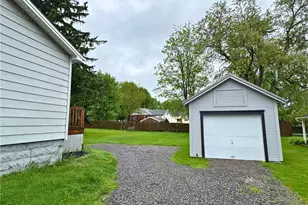 704 S Center St, Grove City Boro, PA 16127 - Photo 6