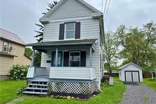 704 S Center St, Grove City Boro, PA 16127 - Photo 2