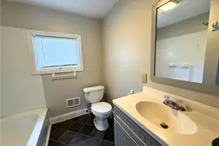 704 S Center St, Grove City Boro, PA 16127 - Photo 18