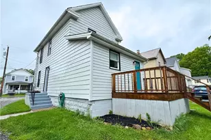 704 S Center St, Grove City Boro, PA 16127 - Photo 4