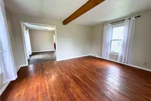 704 S Center St, Grove City Boro, PA 16127 - Photo 8