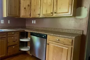 223 Division Ave, Ellwood City, PA 16117 - Photo 6