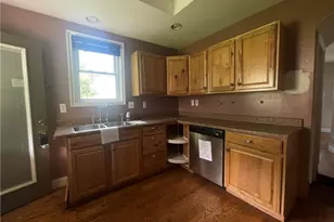 223 Division Ave, Ellwood City, PA 16117 - Photo 4