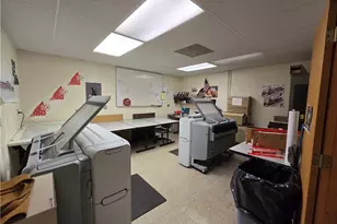 2013 Noble St, Pittsburgh, PA 15218 - Photo 16