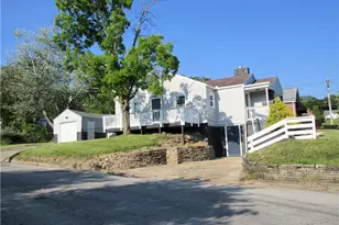 212 Evans Dr, Ellwood City, PA 16117 - Photo 2