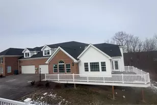 1558 NW Parkwood Pointe Dr, Moon/Crescent Twp, PA 15046 - Photo 2