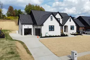 1033 Skyline Dr, Cecil, PA 15317 - Photo 2