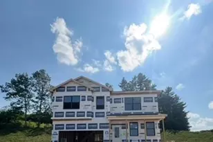 328 Stately Ct, Adams Township, PA 16046 - Photo 2