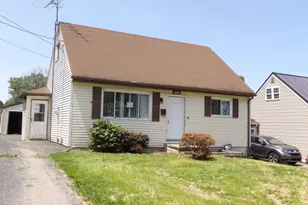 2042 Madison St, Hermitage, PA 16148 - Photo 1