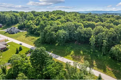 3036 Ravenwood Dr, Hempfield Township, PA 15601 - Photo 4