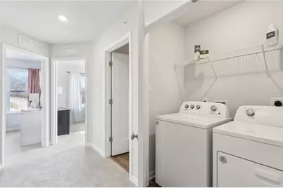 185 Sweetwater Dr, Moon/Crescent Twp, PA 15108 - Photo 18