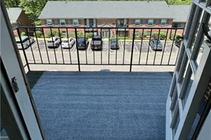 1060 Chatham Park, Scott Township, PA 15216 - Photo 10