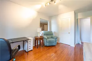 1230 Chatham Park Dr, Scott Township, PA 15216 - Photo 10