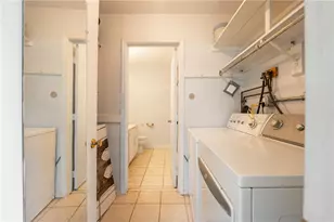 1230 Chatham Park Dr, Scott Township, PA 15216 - Photo 16