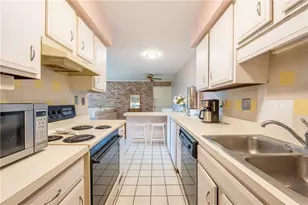 1230 Chatham Park Dr, Scott Township, PA 15216 - Photo 8