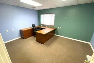 1227 Sunset Dr, Center Township, PA 16001 - Photo 8