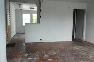 932 Vankirk St, Clairton, PA 15025 - Photo 4