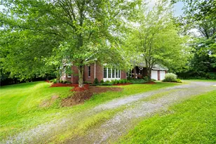 500 Morningstar Dr, Franklin Township, PA 16117 - Photo 4