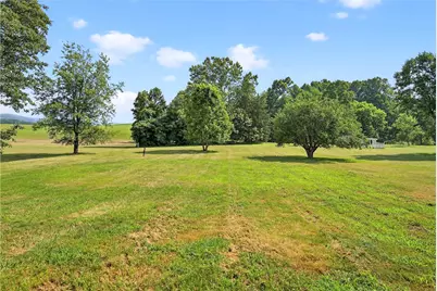 545 Vanderbilt Rd, Connellsville, PA 15425 - Photo 4