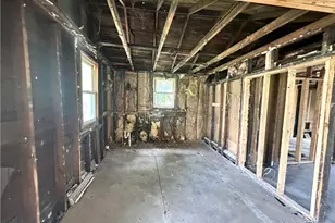 8 1/2 Apple St, Uniontown, PA 15401 - Photo 8