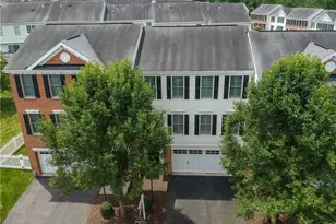 271 Overlook Ct, Robinson Twp, PA 15108 - Photo 2