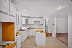 29 Barton Dr, Pittsburgh, PA 15221 - Photo 6